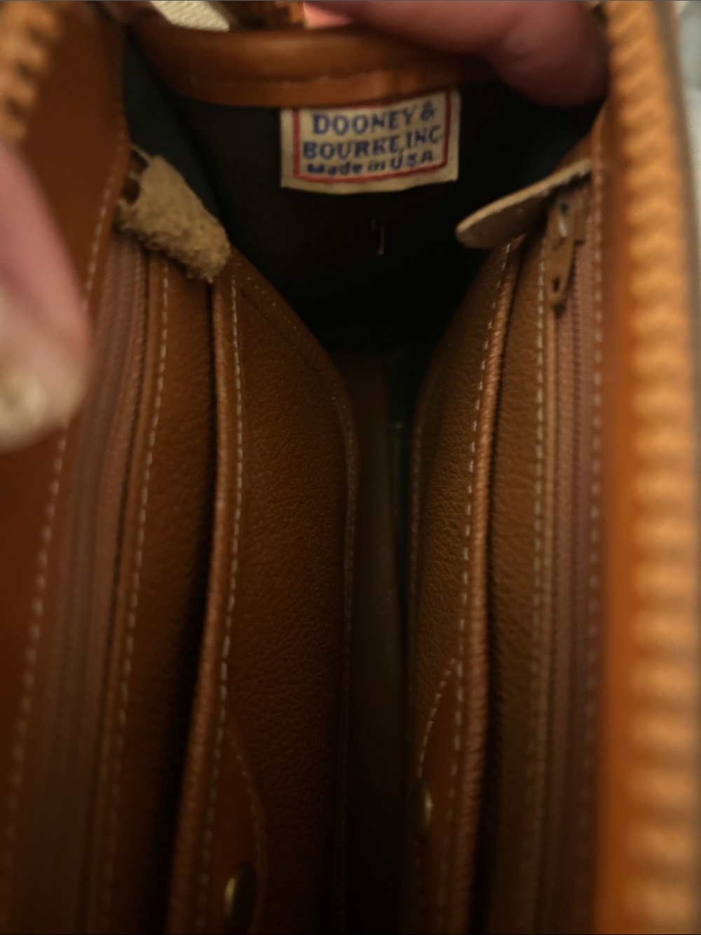 Vintage, DOONEY & BOURKE Leather Crossbody Shoulder Bag in Navy and Tan - Picture 5 of 6